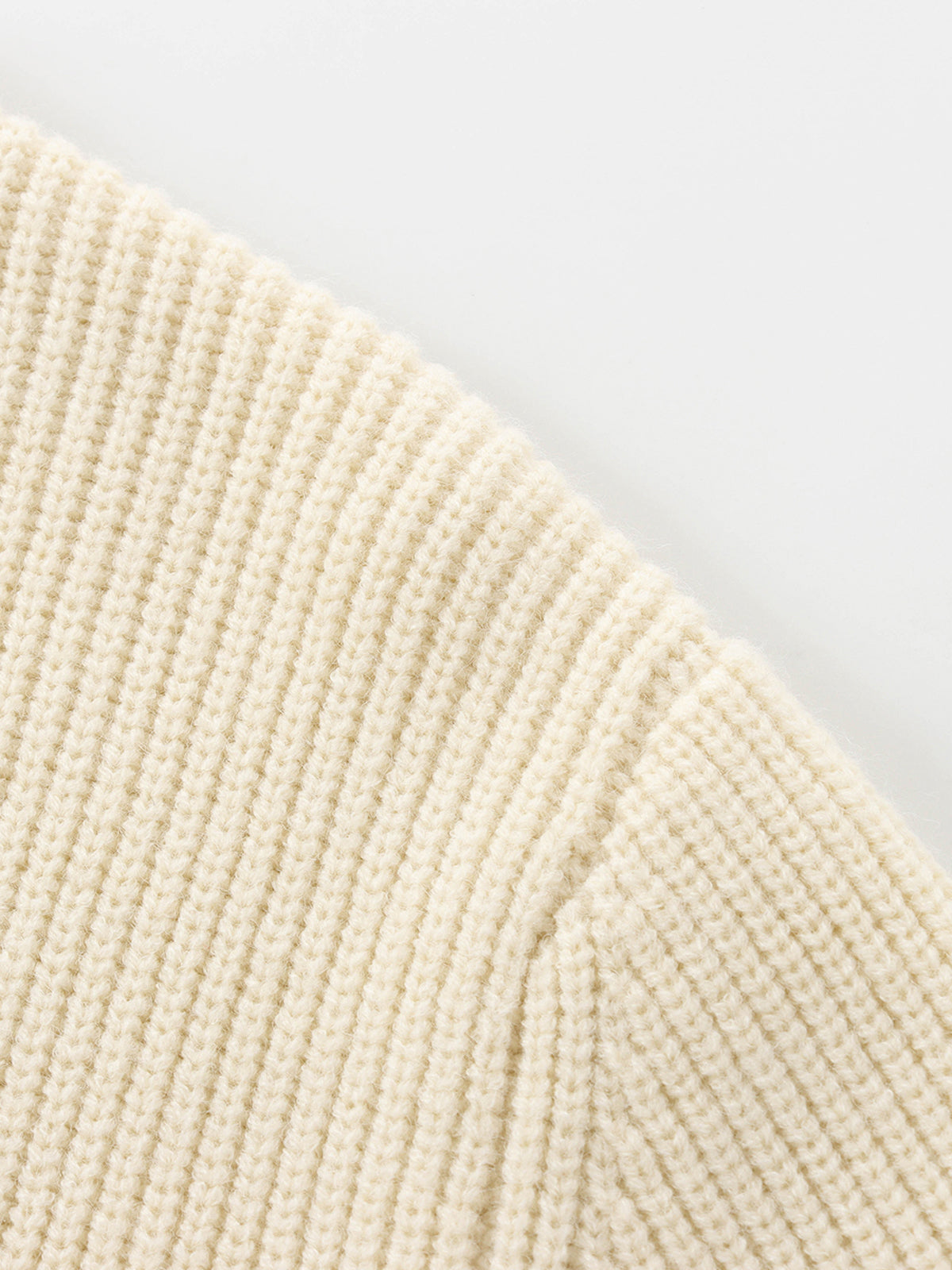 Elegancki sweter z kokardami na przodzie