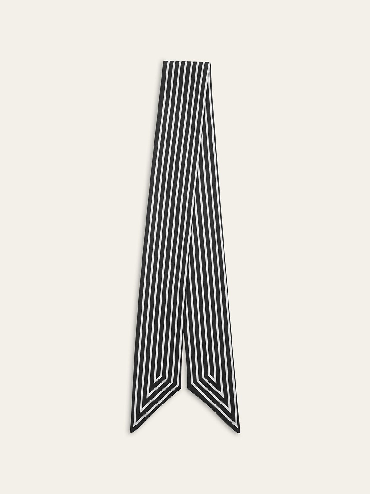 Szal z geometrycznymi wzorami