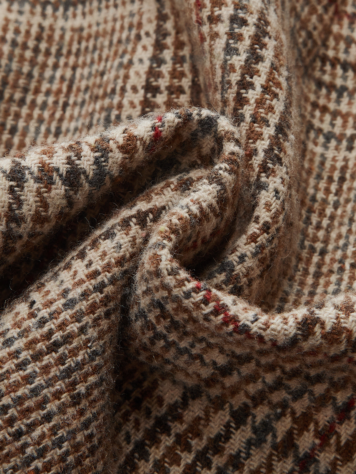 Szorty z wysokim stanem z ozdobnym paskiem