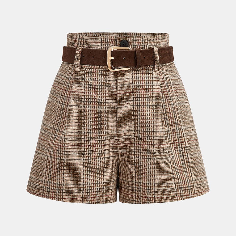 Szorty z wysokim stanem z ozdobnym paskiem