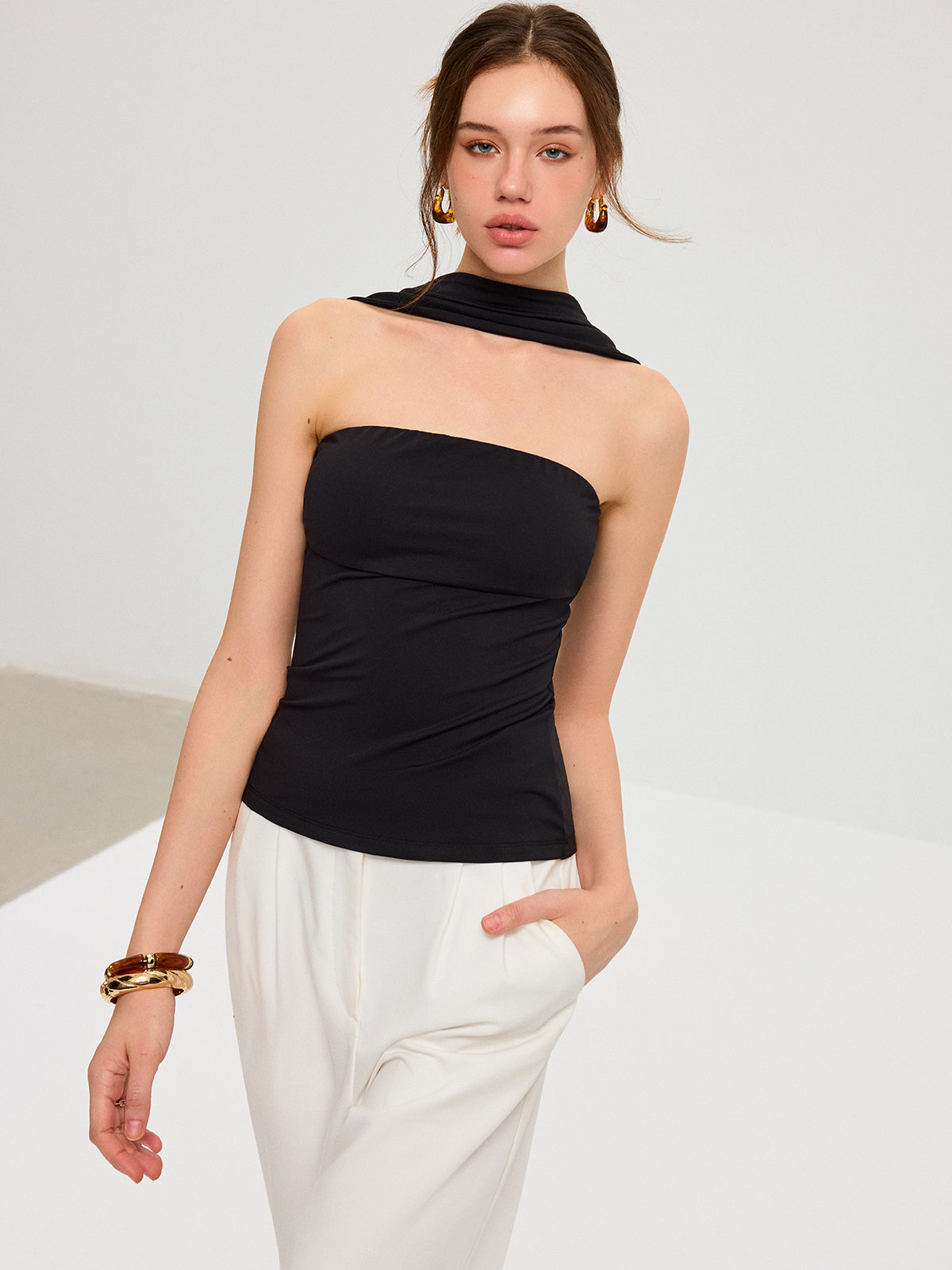 Top bez ramiączek z wiązaniem pod szyją