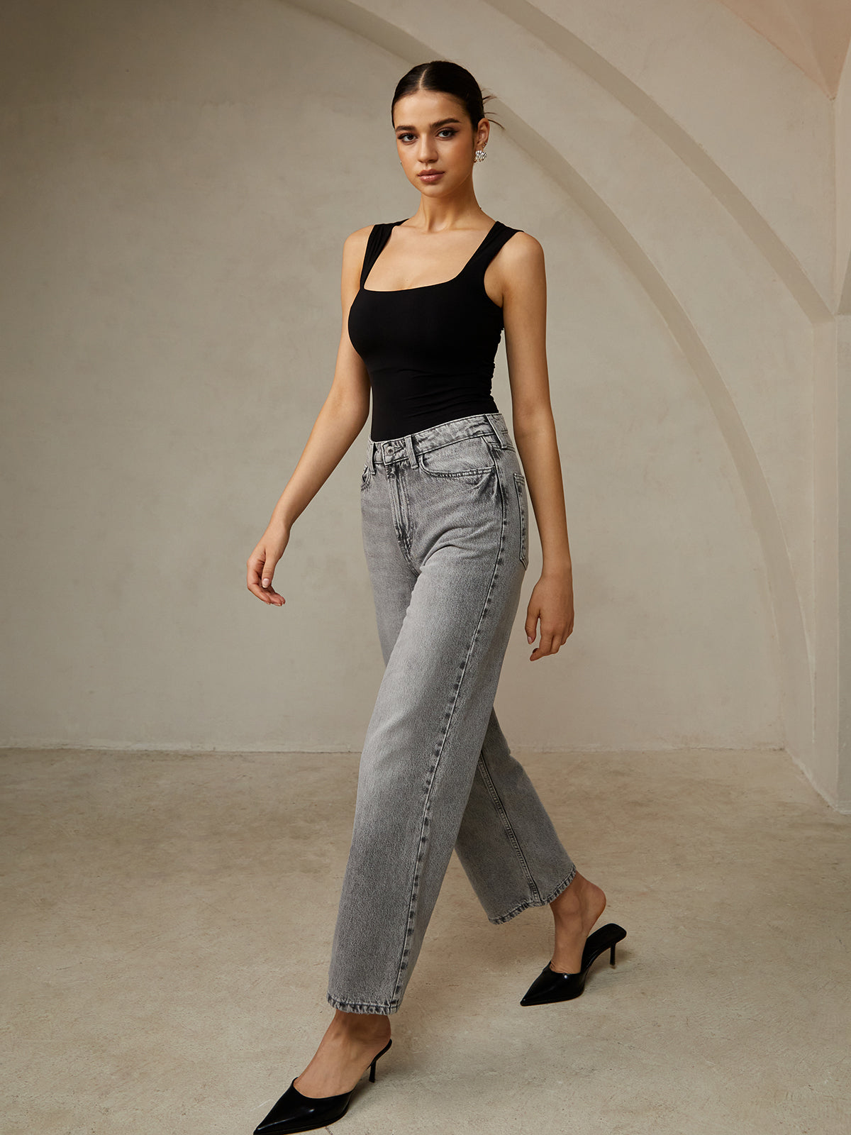 Top damski dopasowany z kwadratowym dekoltem