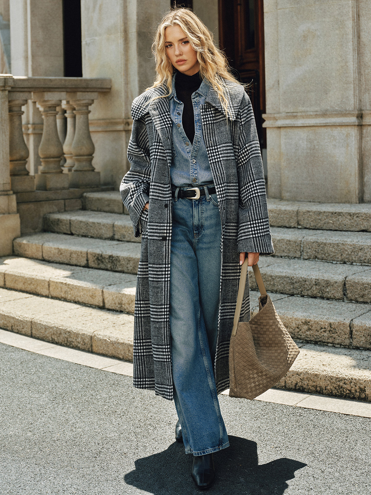 Torebka damska pleciona z długimi uchwytami na ramię