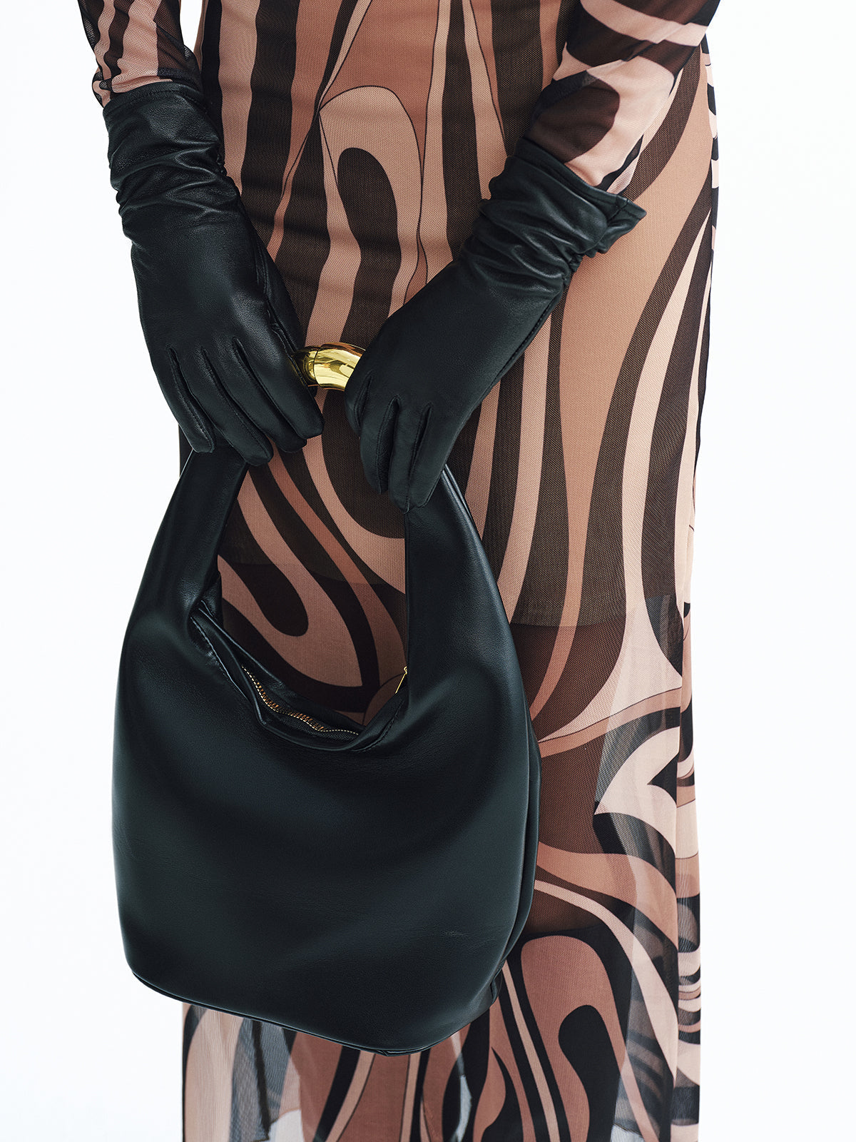 Elegancka torebka z metalowym uchwytem