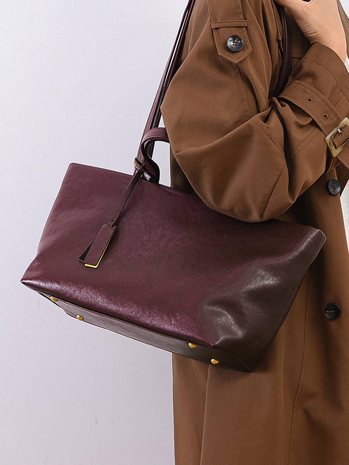 Torebka shopper z długim paskiem i zawieszką