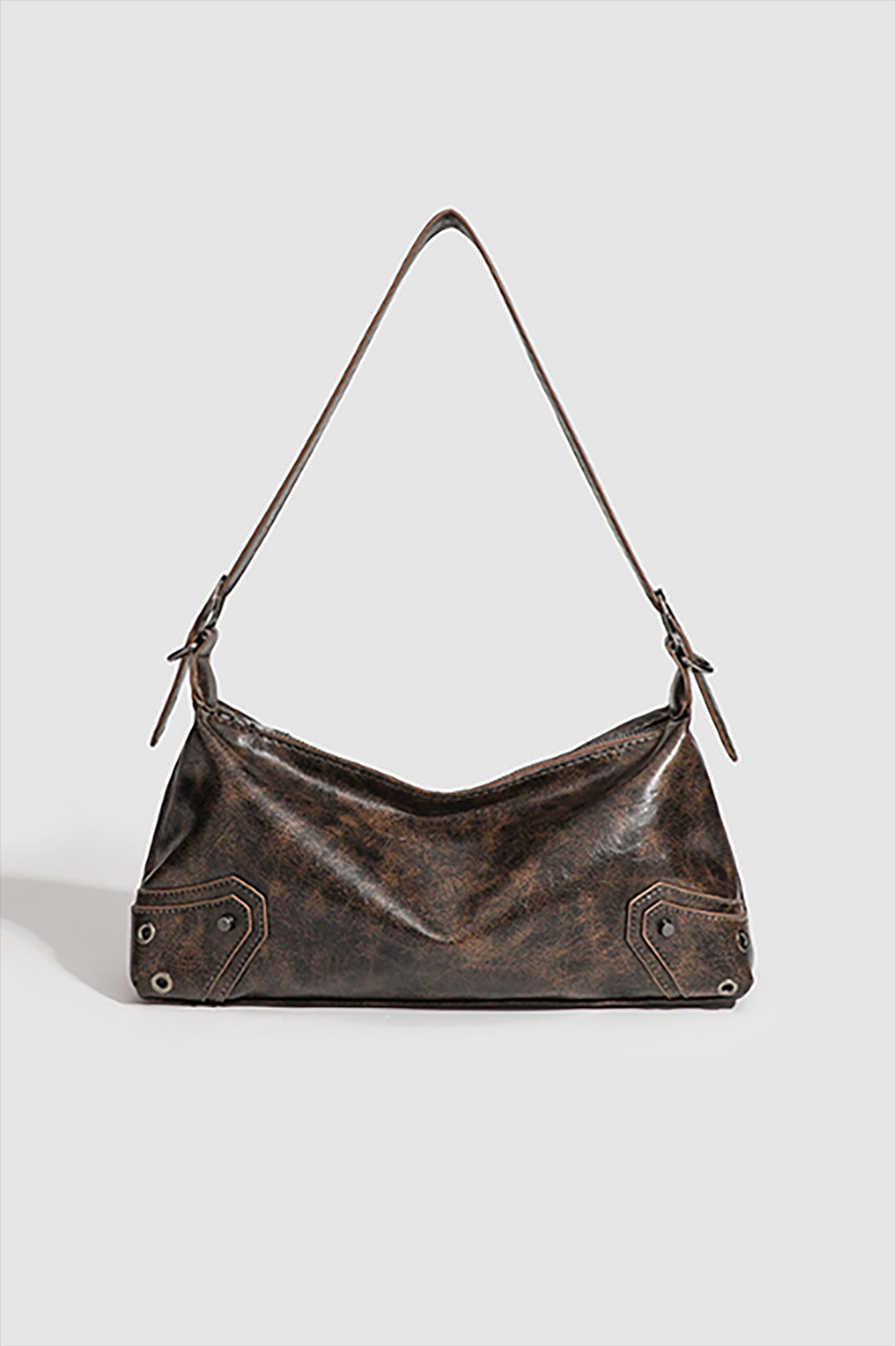 Torebka na ramię z metalowymi nitami i regulowanym paskiem